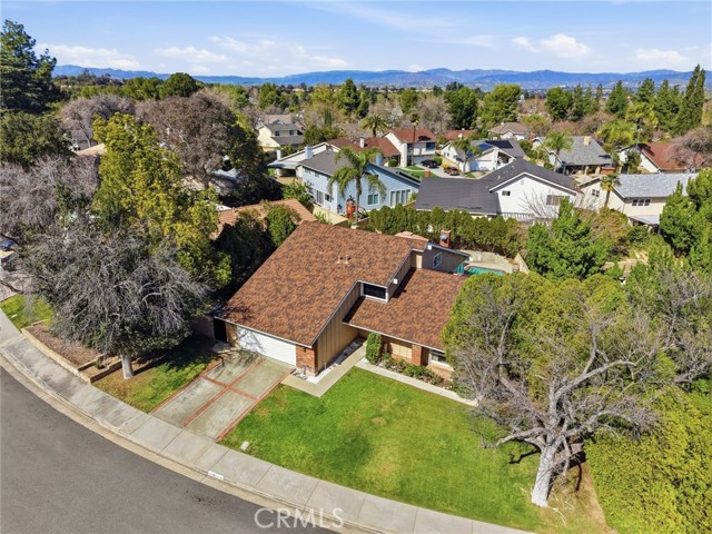 Detail Gallery Image 32 of 41 For 23943 via Flamenco, Valencia,  CA 91355 - 5 Beds | 3 Baths