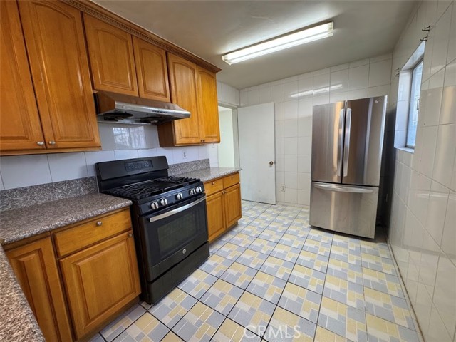 Detail Gallery Image 9 of 30 For 2326 Elmgrove, Los Angeles,  CA 90031 - 7 Beds | 3 Baths