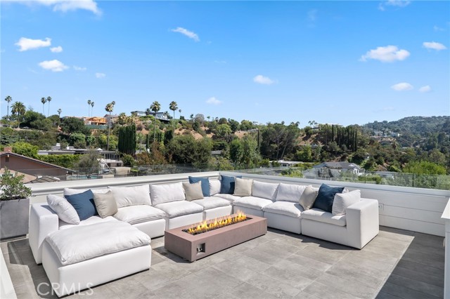16630 Oldham Place, Encino CA: https://media.crmls.org/medias/d2c733fd-c38b-4aea-b082-2d2765026152.jpg