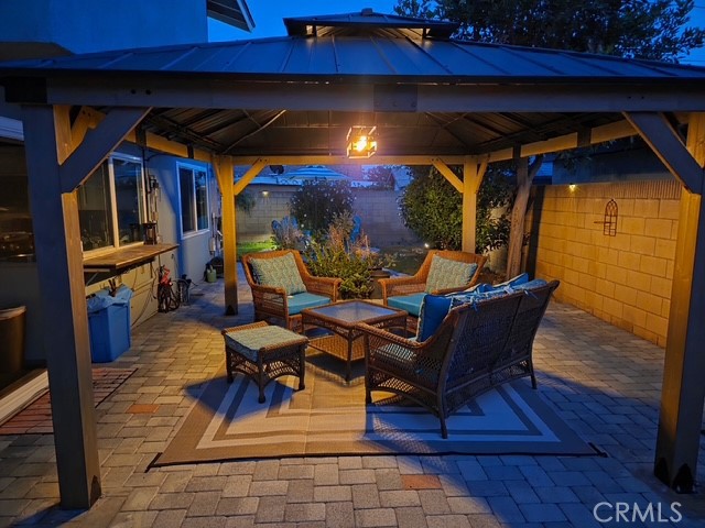 Detail Gallery Image 4 of 29 For 956 E Gladwick St, Carson,  CA 90746 - 4 Beds | 3 Baths