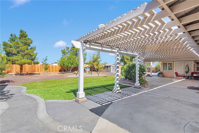 13950 High Falls Trail, Apple Valley CA: https://media.crmls.org/medias/d2c786aa-080e-4e38-8809-9c04e4308983.jpg
