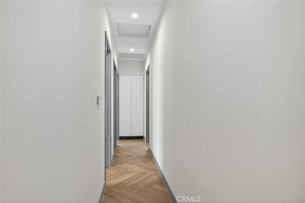 https://media.crmls.org/medias/d2c7d352-d4fb-4c97-a71f-58ce419d1da8.jpg?preset=X-Large
