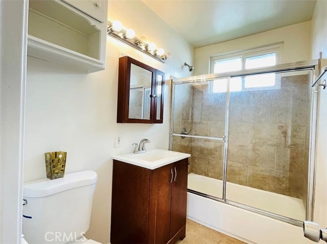 8438 Wystone Avenue, Northridge CA: https://media.crmls.org/medias/d2c89f74-2e6e-443e-821a-44aed67b1068.jpg