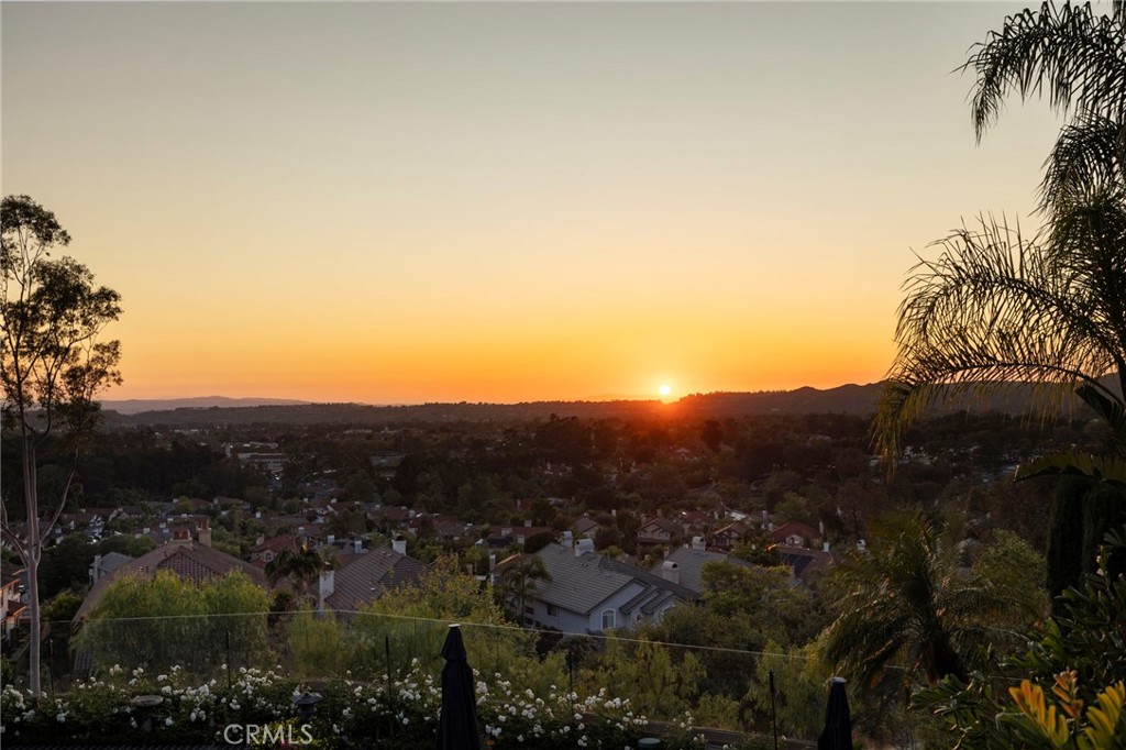 https://media.crmls.org/medias/d2ca5a4d-78a3-463c-9816-d1f38a45ae5d.jpg?preset=X-Large