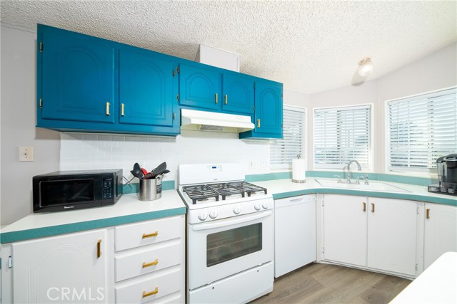 Detail Gallery Image 3 of 24 For 1855 E Riverside #254,  Ontario,  CA 91761 - 3 Beds | 2 Baths