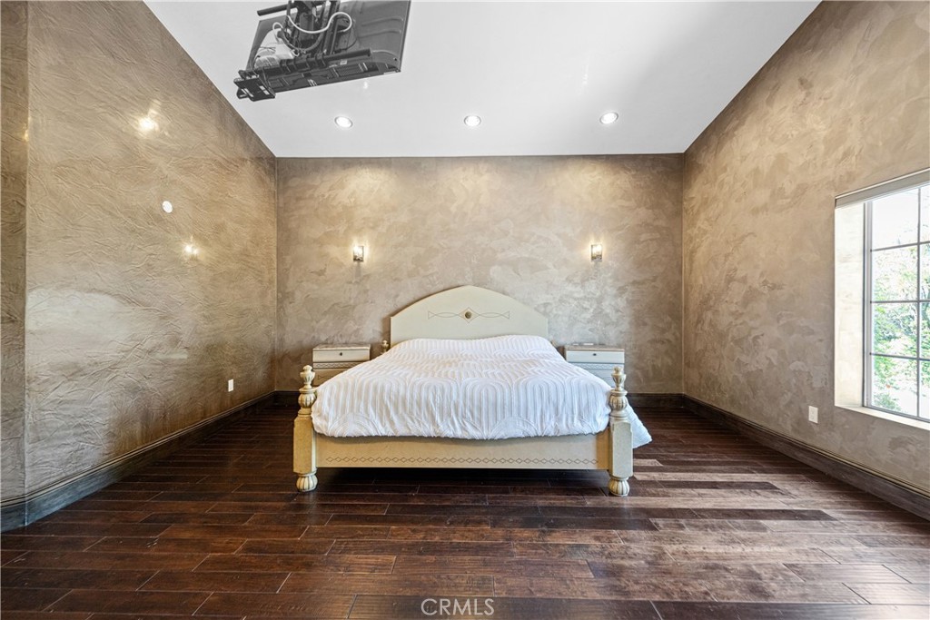 https://media.crmls.org/medias/d2cb1f8e-b89c-42d8-b0b4-c8ad91946ad1.jpg?preset=X-Large