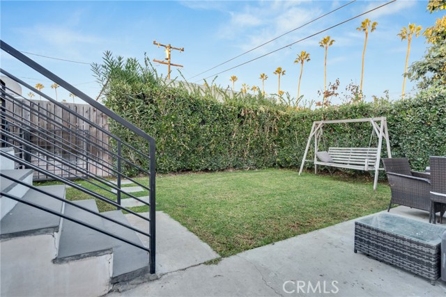 5340 S Harcourt Avenue, Los Angeles CA: https://media.crmls.org/medias/d2cbfc11-7d2d-421c-9eba-e814420a22bf.jpg