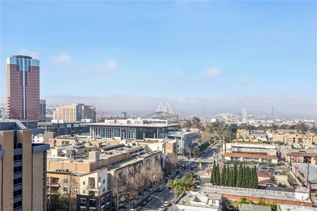 https://media.crmls.org/medias/d2cc29be-86e5-412e-884b-0ffd5fa831f0.jpg?preset=X-Large
