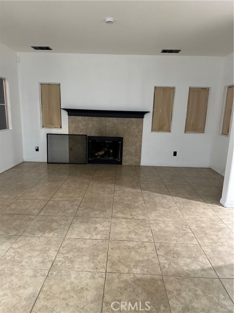 Detail Gallery Image 6 of 9 For 14130 Gaucho Ct, Victorville,  CA 92394 - 3 Beds | 2/1 Baths