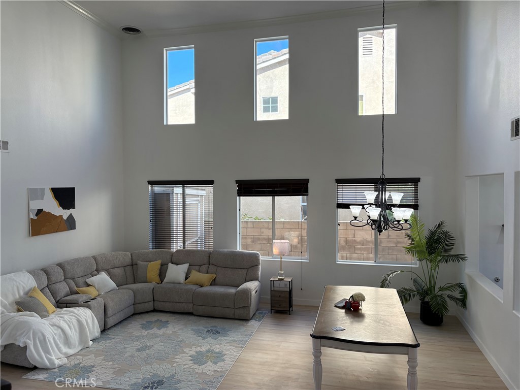 MLS #WS25168401 img 1