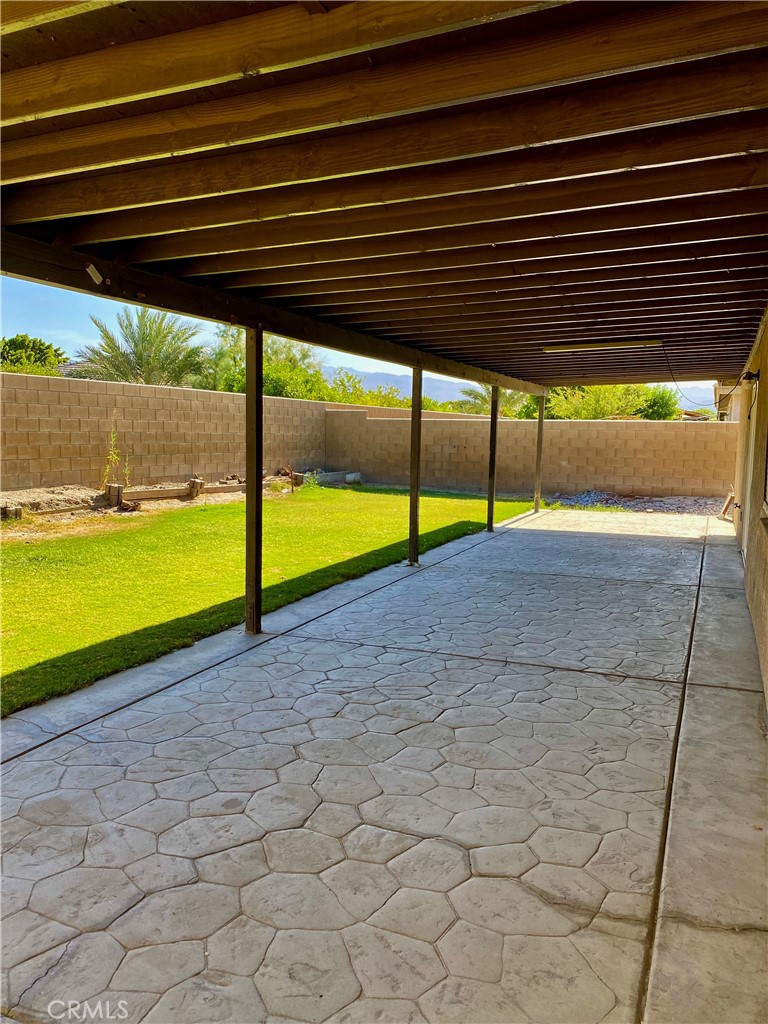 https://media.crmls.org/medias/d2ce7c7e-a81c-4dd3-ae1a-fd8254d78d5d.jpg?preset=X-Large