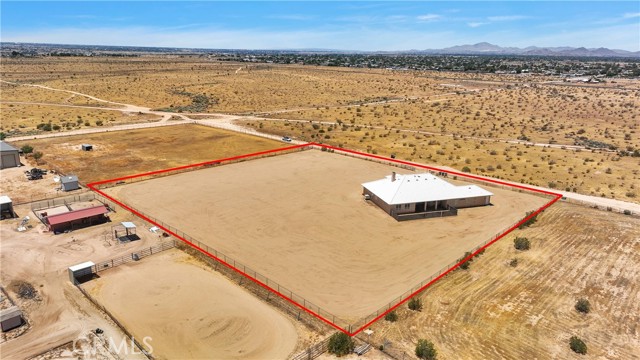 21777 Poppy Road, Apple Valley CA: https://media.crmls.org/medias/d2cfe315-3d4f-4eaf-97e7-6b46b72bc124.jpg