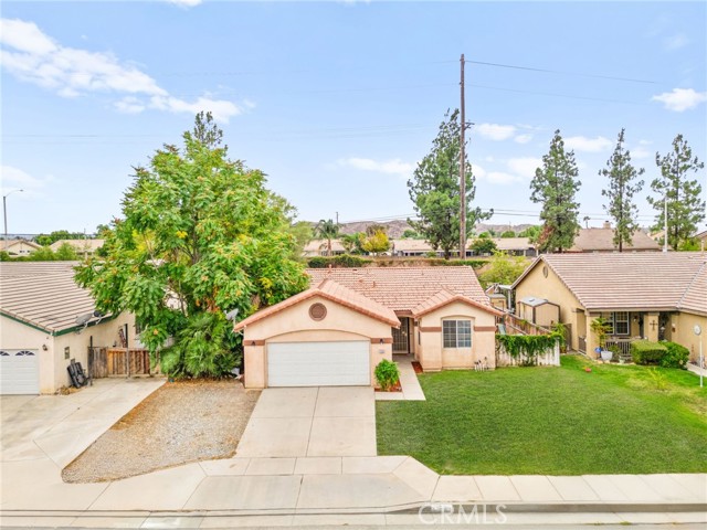 Detail Gallery Image 2 of 34 For 2158 Gaillac Ln, San Jacinto,  CA 92583 - 3 Beds | 2 Baths
