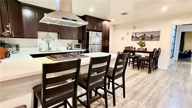 Detail Gallery Image 9 of 40 For 421 S 5th, La Puente,  CA 91746 - 4 Beds | 3 Baths