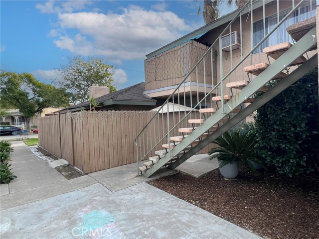 2562 N Bourbon Street, Orange CA: https://media.crmls.org/medias/d2d16b37-c95f-438b-8687-b5830e6d2d79.jpg