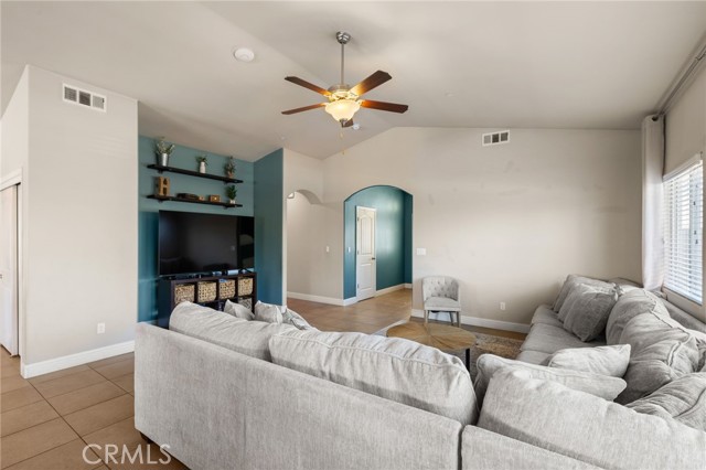 Detail Gallery Image 16 of 44 For 9500 Laurelwood Ct, Shafter,  CA 93263 - 4 Beds | 2 Baths