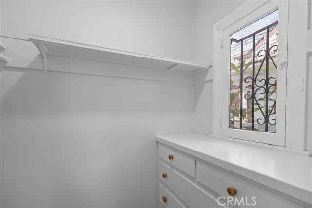 336 N Crescent Heights Boulevard, Los Angeles CA: https://media.crmls.org/medias/d2d1fd79-a59f-44fc-b372-4aa4eb13312d.jpg