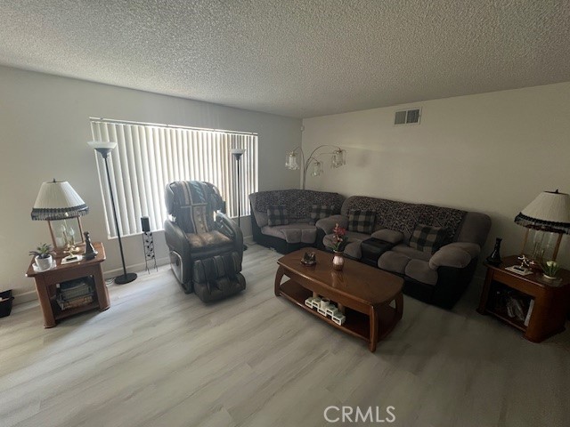 Detail Gallery Image 11 of 73 For 1140 Amberwood Dr, Hemet,  CA 92543 - 2 Beds | 2 Baths