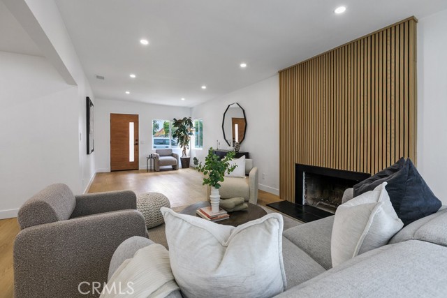 5116 E Wardlow Road, Long Beach CA: https://media.crmls.org/medias/d2d23e4d-097e-4407-bfa5-6e3dd1ed251c.jpg