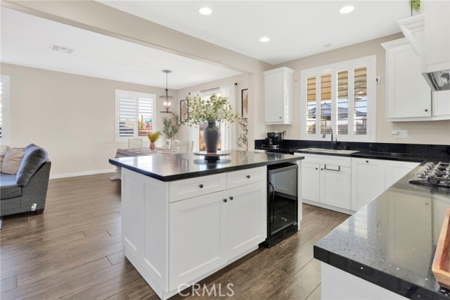 Detail Gallery Image 10 of 48 For 3925 Obsidian, San Bernardino,  CA 92407 - 4 Beds | 3 Baths