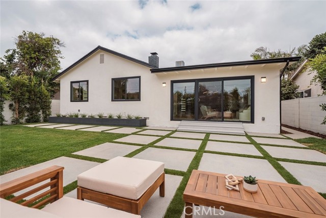 14126 Runnymede Street, Van Nuys CA: https://media.crmls.org/medias/d2d36319-fac0-4fb5-b3f7-880aa2168830.jpg