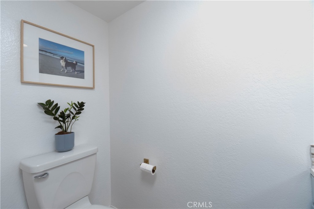 https://media.crmls.org/medias/d2d36384-e48c-4c9f-a086-3249bc889770.jpg?preset=X-Large