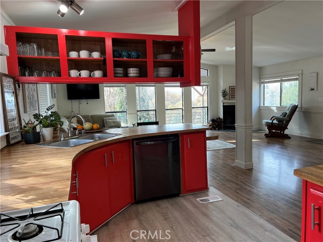 4047 Foothill Drive, Lucerne CA: https://media.crmls.org/medias/d2d408c1-dd9c-45cd-8f74-12c5e486e83a.jpg