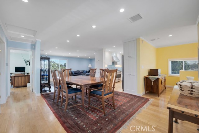 5858 Abernathy Drive, Los Angeles CA: https://media.crmls.org/medias/d2d474ee-fde9-44f9-bdbf-c2b006be3927.jpg