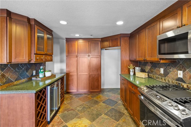 Detail Gallery Image 10 of 34 For 240 Nice Ln #208,  Newport Beach,  CA 92663 - 2 Beds | 2 Baths