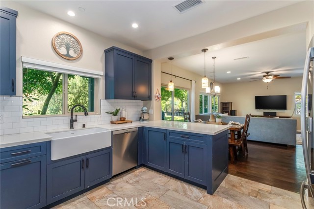 17138 Hickory Ridge Court, Canyon Country CA: https://media.crmls.org/medias/d2d52373-3a85-4e9c-b02c-b20ac15d21e8.jpg