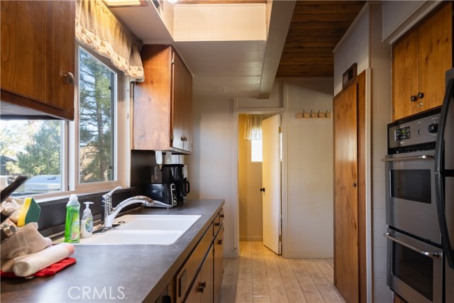 Detail Gallery Image 9 of 29 For 764 St Moritz Dr, Big Bear Lake,  CA 92315 - 2 Beds | 1/1 Baths