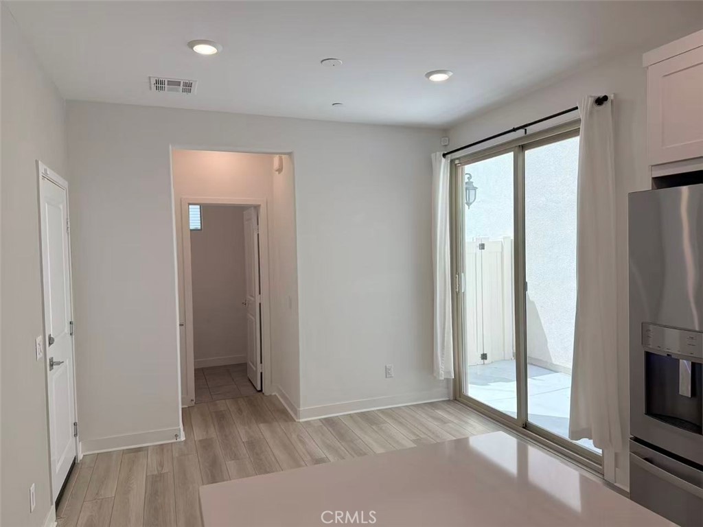 https://media.crmls.org/medias/d2d68667-4938-438b-aa70-235175139202.jpg?preset=X-Large