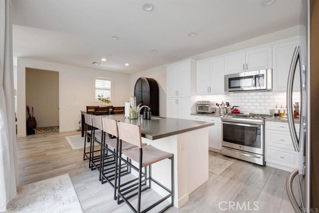 Detail Gallery Image 6 of 24 For 1127 Camino Levante, Chula Vista,  CA 91913 - 4 Beds | 3 Baths