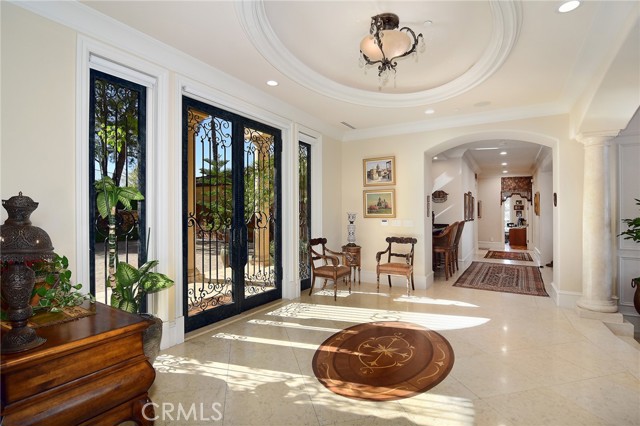 Detail Gallery Image 10 of 73 For 18933 La Montana Pl, Tarzana,  CA 91356 - 7 Beds | 6/1 Baths