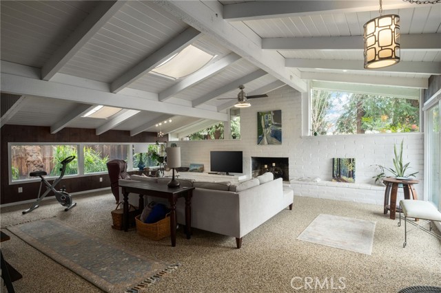 Detail Gallery Image 8 of 39 For 1264 W Celeste, Fresno,  CA 93711 - 4 Beds | 3 Baths