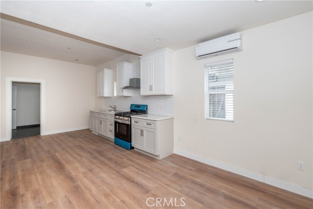 1038 E 53rd Street, Los Angeles CA: https://media.crmls.org/medias/d2d70122-d2a6-4d6a-a242-db323e508c21.jpg