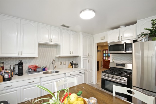 Detail Gallery Image 8 of 19 For 7642 Arnett, Downey,  CA 90241 - 2 Beds | 1 Baths