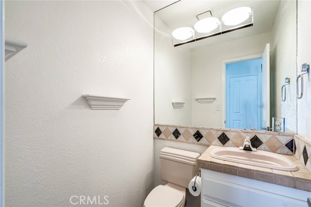 Detail Gallery Image 11 of 20 For 2213 Marshallfield Ln #B,  Redondo Beach,  CA 90278 - 4 Beds | 3 Baths