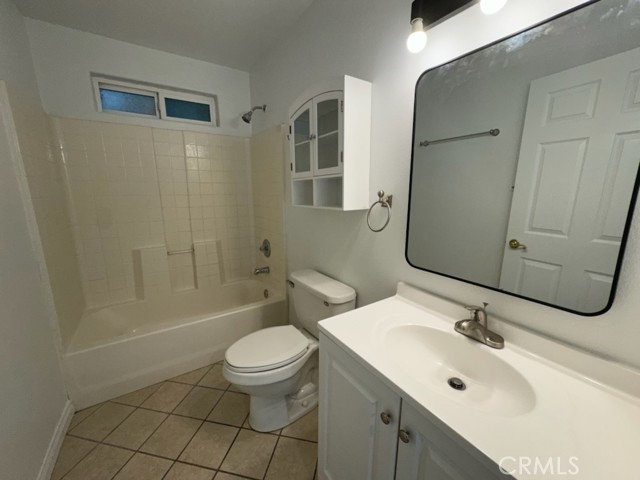 1927 Cloverfield Boulevard, Santa Monica CA: https://media.crmls.org/medias/d2d76ea0-e3cd-4d4e-8f65-706e1f8bdde2.jpg