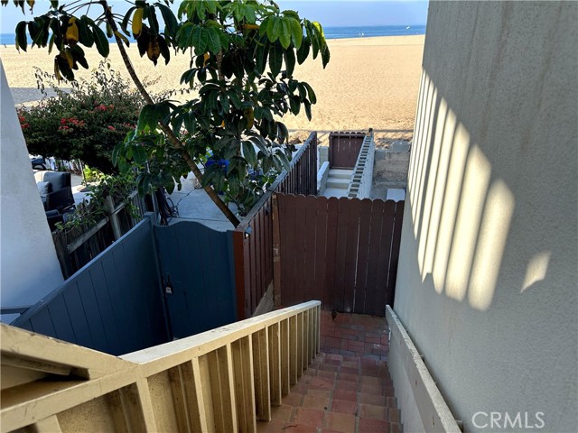 Detail Gallery Image 29 of 35 For 6949 Trolleyway, Playa Del Rey,  CA 90293 - 3 Beds | 2 Baths