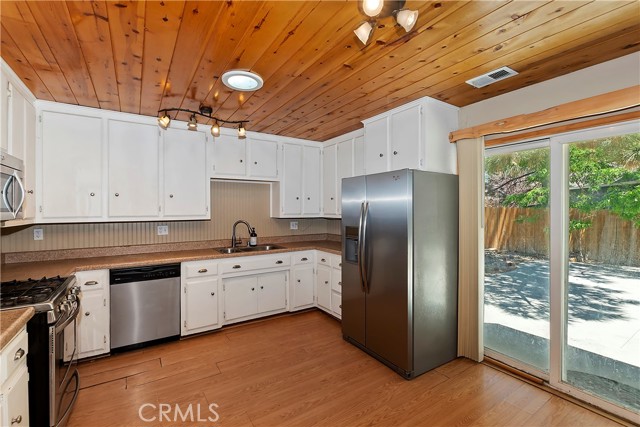 Detail Gallery Image 19 of 50 For 1055 Hugo Ln, Big Bear City,  CA 92314 - 3 Beds | 2 Baths