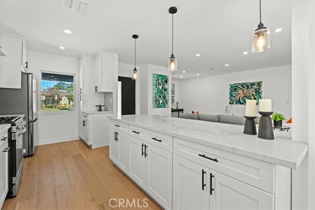 Detail Gallery Image 16 of 44 For 5815 Saloma Ave, Sherman Oaks,  CA 91411 - 4 Beds | 3/1 Baths