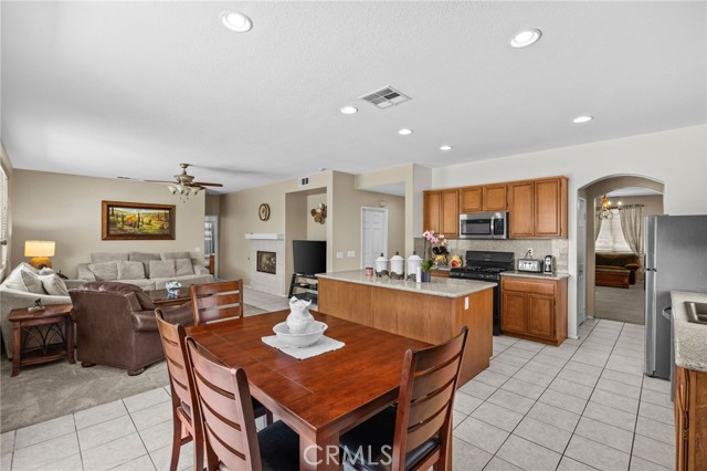 Detail Gallery Image 13 of 39 For 28402 Crestwood St, Menifee,  CA 92585 - 4 Beds | 3 Baths