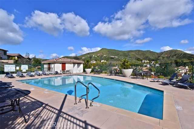 Detail Gallery Image 28 of 31 For 207 Morro Way #3,  Simi Valley,  CA 93065 - 3 Beds | 2/1 Baths