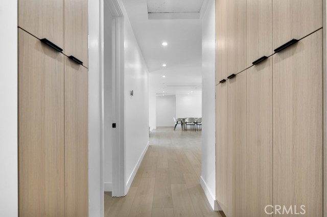 17072 Oak View Drive, Encino CA: https://media.crmls.org/medias/d2db7360-5f3a-475c-8426-74acac76fd4d.jpg