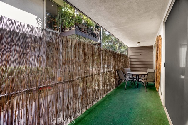 Detail Gallery Image 21 of 32 For 615 E Olive a,  Burbank,  CA 91501 - 2 Beds | 2 Baths