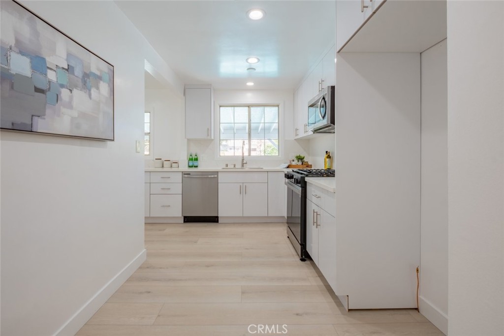 https://media.crmls.org/medias/d2dbdb32-59b7-4baf-a083-77f6d894cd7e.jpg?preset=X-Large