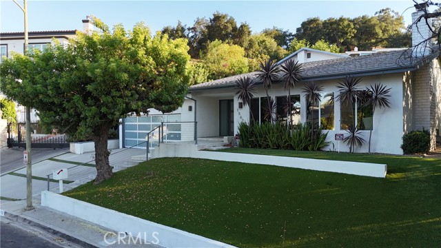 Detail Gallery Image 2 of 32 For 15672 Castlewoods Dr, Sherman Oaks,  CA 91403 - 5 Beds | 5 Baths