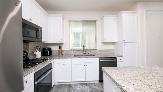 Detail Gallery Image 14 of 47 For 823 Wintergreen Way, Upland,  CA 91786 - 3 Beds | 2/1 Baths