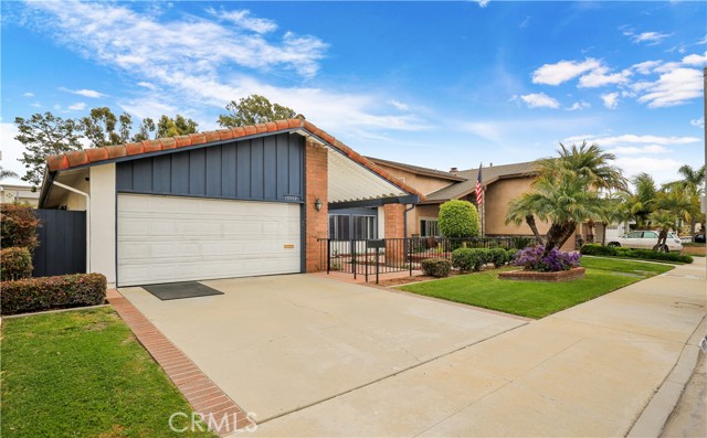 Detail Gallery Image 5 of 50 For 15552 Sunburst Ln, Huntington Beach,  CA 92647 - 4 Beds | 2 Baths